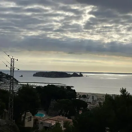 Spacious Torroella With Terrace Apartment