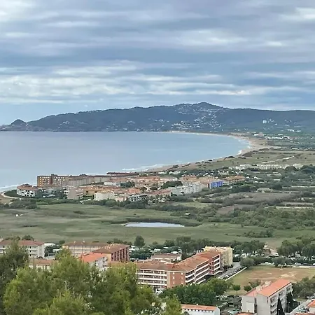 Spacious Torroella With Terrace Apartment *